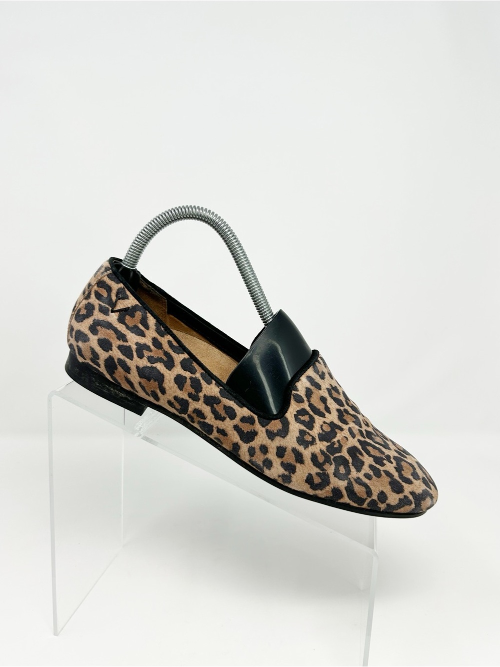 Vionic Willa II Leopard Print Slip-On Loafer Flats Round Toe Black Vamp Size 7.5